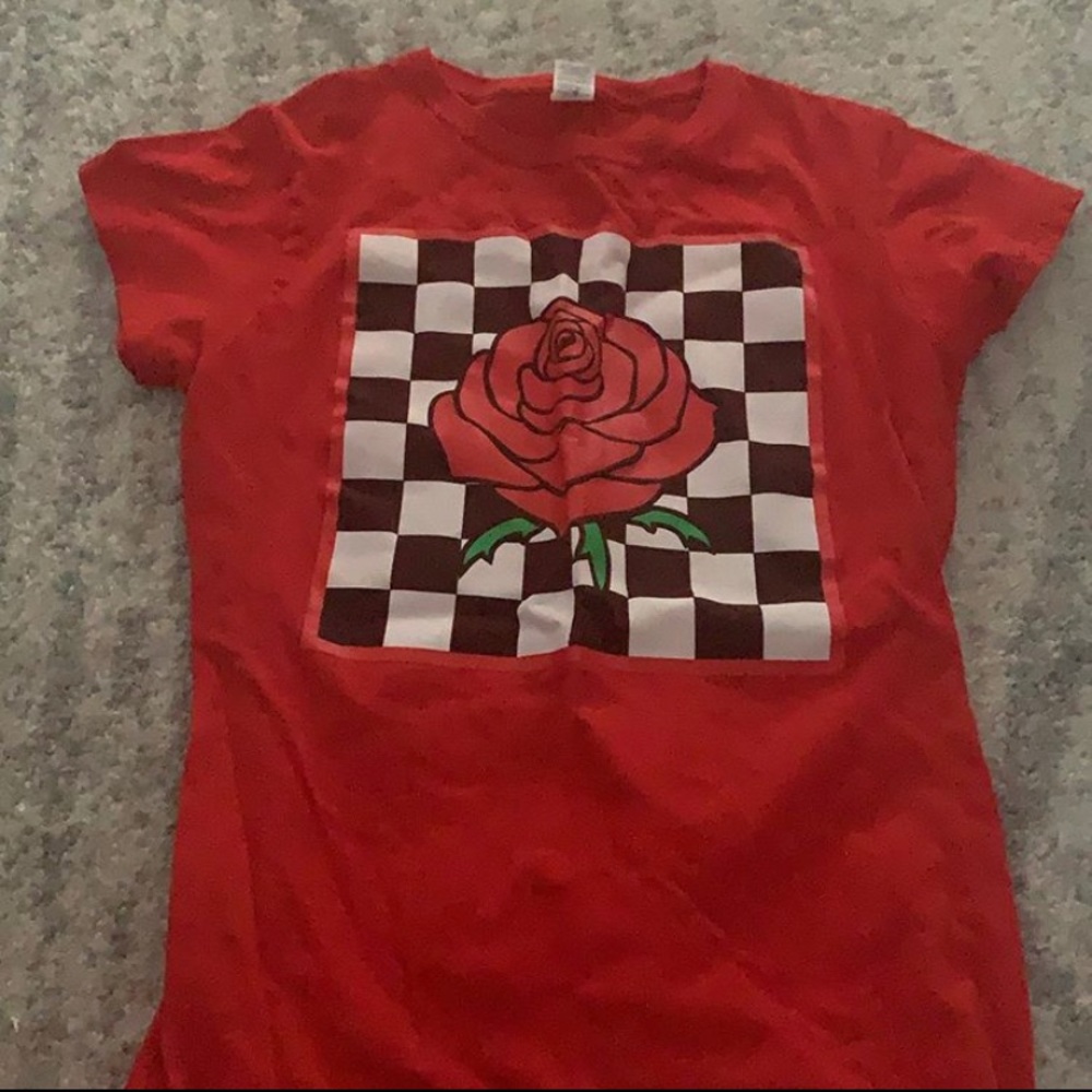 cute tee with design